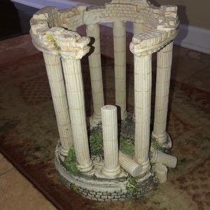 Elegant Cream Decorative aquatic bubbler Column Structure.